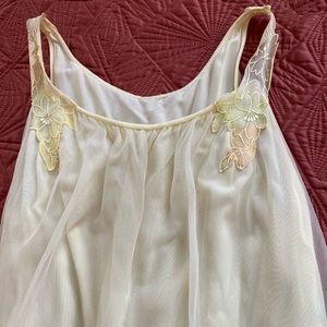 AUTHENTIC VINTAGE 1960’s Négligée